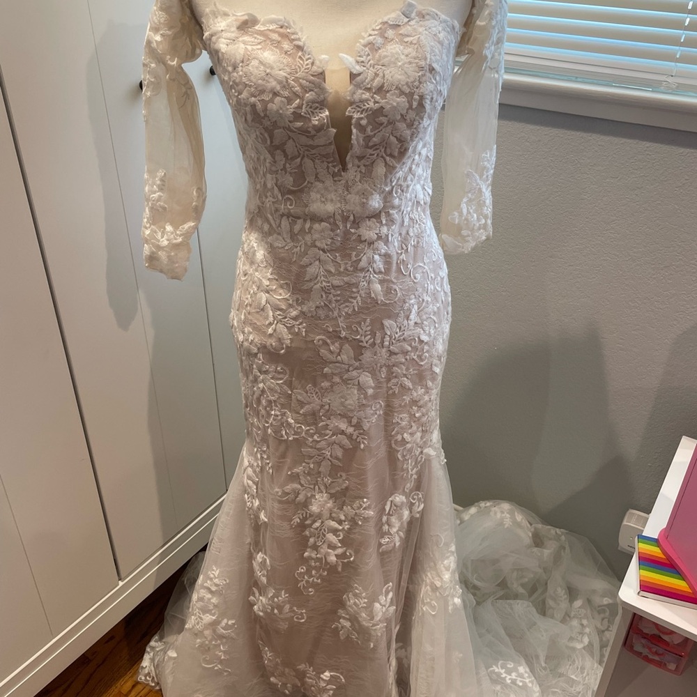 Elegant Lace Wedding Dress